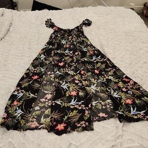 Beautiful black tropical print Raviva dress size L, with duall slits in front!